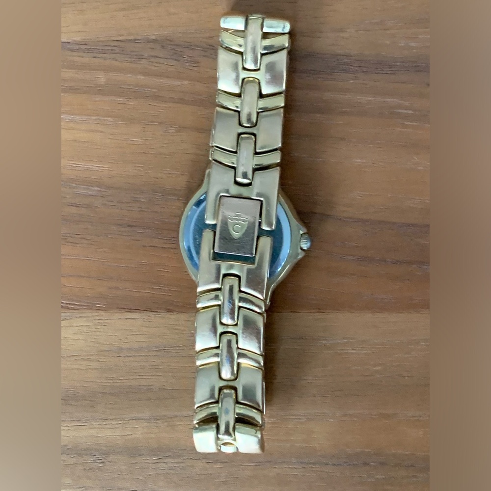 Croton ladies gold plated quartz movement watch with extra links. - Picture 3 of 5
